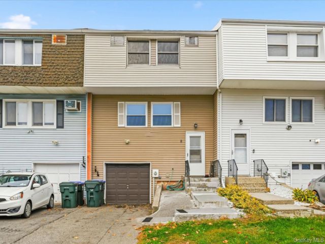  3 BR,  3.00 BTH &nbsp;House style home in Middletown