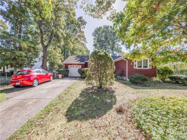  3 BR,  2.00 BTH &nbsp;Ranch style home in Ronkonkoma