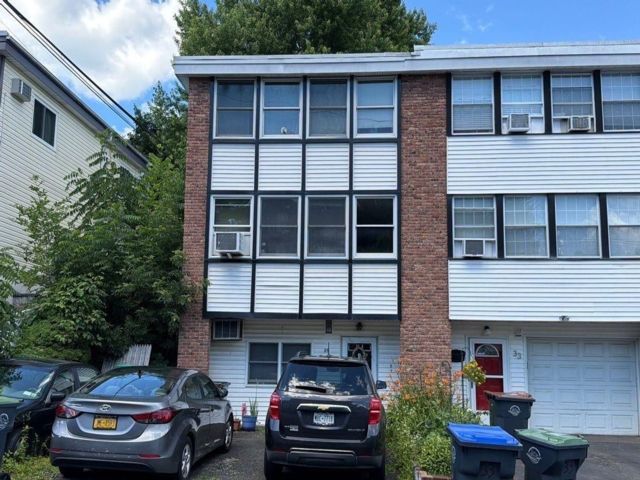  3 BR,  3.00 BTH &nbsp;House style home in Haverstraw