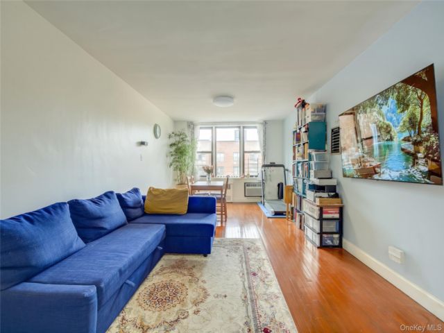  1 BR,  1.00 BTH &nbsp;Other style home in Elmhurst