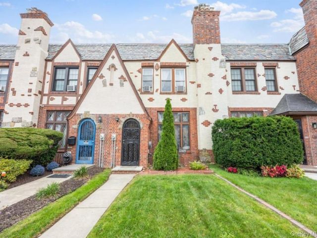  3 BR,  2.00 BTH &nbsp;Tudor style home in Cambria Heights