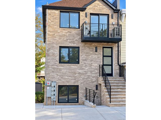  6 BR,  6.00 BTH &nbsp;Contemporary style home in Woodside