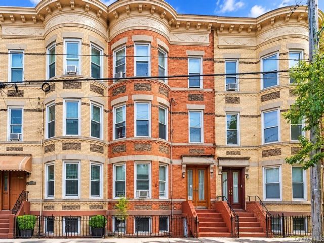  2 BR,  1.00 BTH &nbsp;House style home in Ridgewood