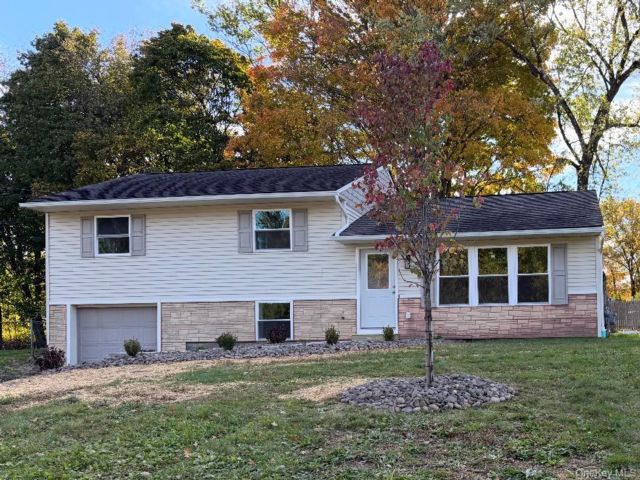  3 BR,  1.00 BTH &nbsp;Split level style home in Newburgh