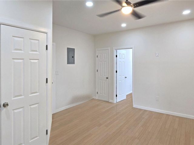  3 BR,  2.00 BTH &nbsp;House style home in East New York
