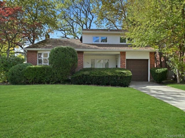  4 BR,  2.00 BTH &nbsp;Split level style home in East Meadow