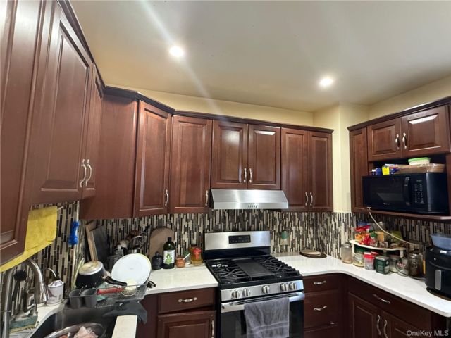  3 BR,  2.00 BTH &nbsp;Colonial style home in Hollis