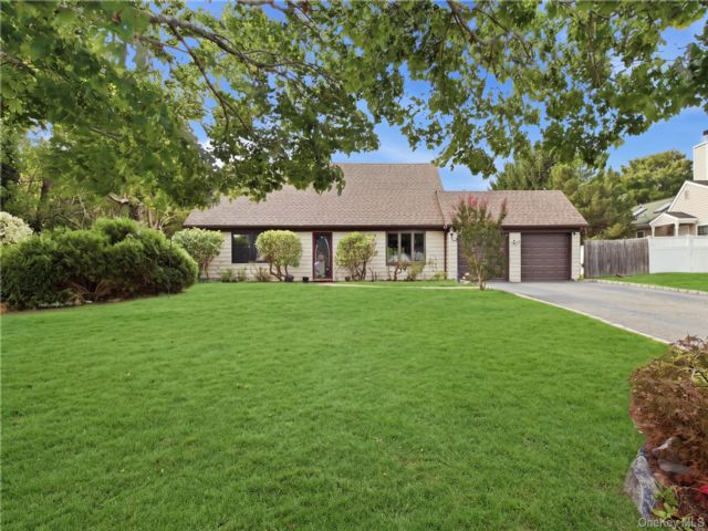  4 BR,  2.00 BTH &nbsp;Cape cod style home in Miller Place
