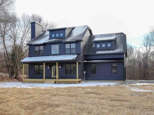  4 BR,  3.00 BTH &nbsp;Colonial style home in Port Jervis
