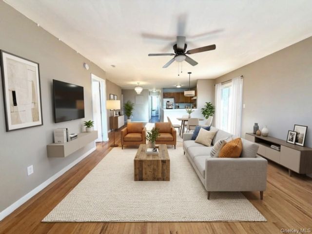  3 BR,  1.00 BTH &nbsp;Full floor apar style home in Rockaway Beach