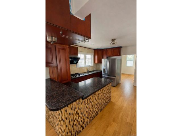  4 BR,  1.00 BTH &nbsp;Colonial style home in College Point