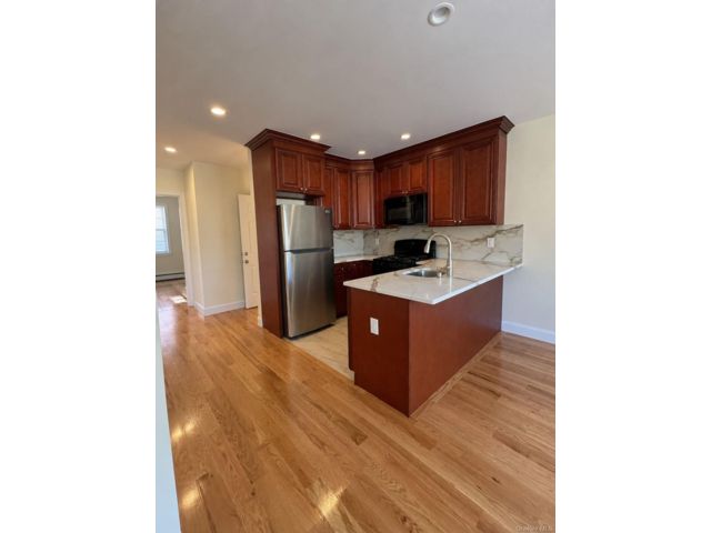  3 BR,  2.00 BTH &nbsp;Other style home in Astoria