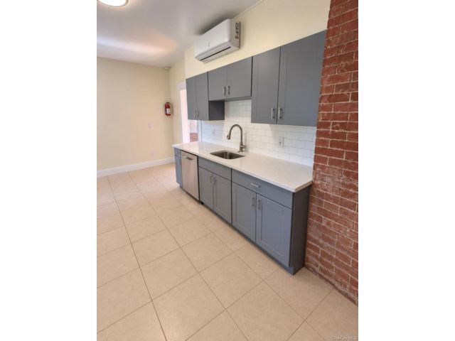  4 BR,  2.00 BTH &nbsp;Colonial style home in New Rochelle