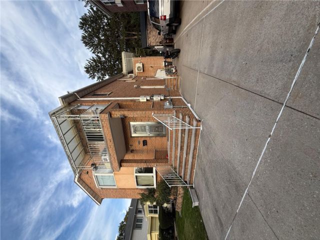 2 BR,  1.00 BTH &nbsp;Other style home in Flushing