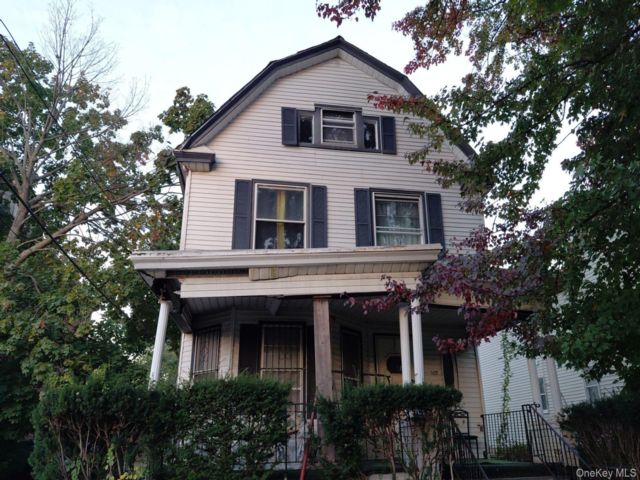  3 BR,  3.00 BTH &nbsp;Colonial style home in Mount Vernon