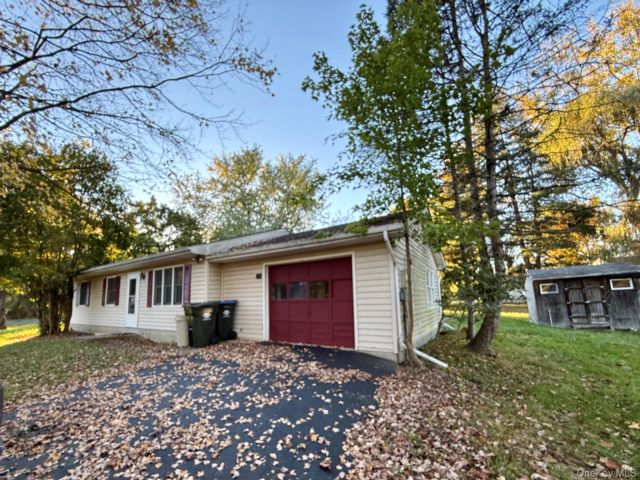  2 BR,  1.00 BTH &nbsp;Ranch style home in Pine Bush