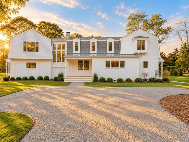  6 BR,  5.00 BTH &nbsp;Farmhouse style home in Remsenburg