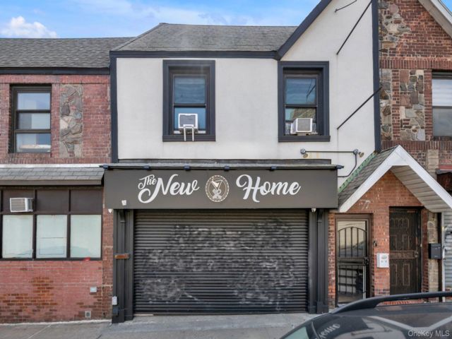 Studio,  0.00 BTH &nbsp;Commercial style home in Woodside