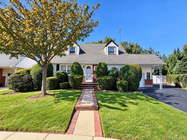  4 BR,  2.00 BTH &nbsp;Cape cod style home in East Meadow