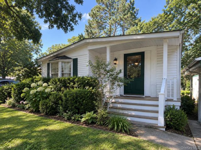  3 BR,  2.00 BTH &nbsp;Other style home in Riverhead