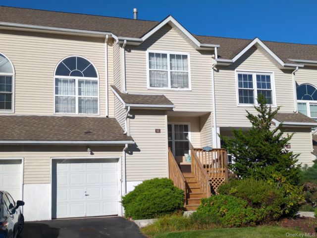  3 BR,  3.00 BTH &nbsp;Condo style home in New Windsor