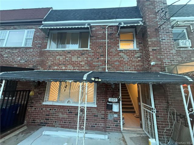  2 BR,  1.00 BTH &nbsp;Mid-century mod style home in Esplanade