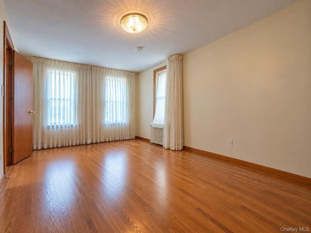  3 BR,  1.00 BTH &nbsp;House style home in South Beach