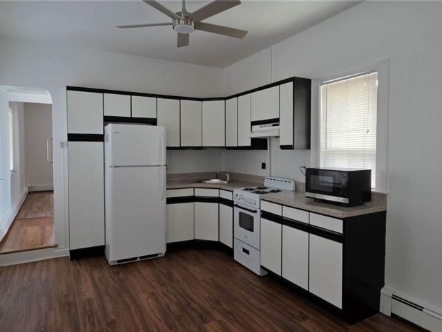  1 BR,  1.00 BTH &nbsp;Bungalow style home in Oyster Bay