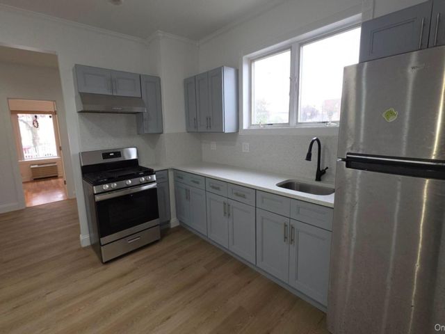  3 BR,  1.00 BTH &nbsp;Colonial style home in College Point