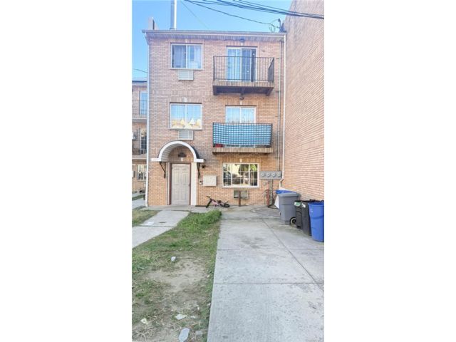  3 BR,  2.00 BTH &nbsp;Includes legal  style home in Hollis