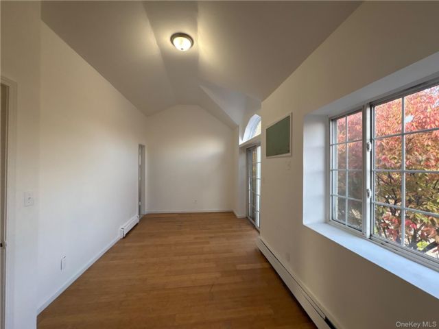  4 BR,  3.00 BTH &nbsp;Other style home in Jamaica