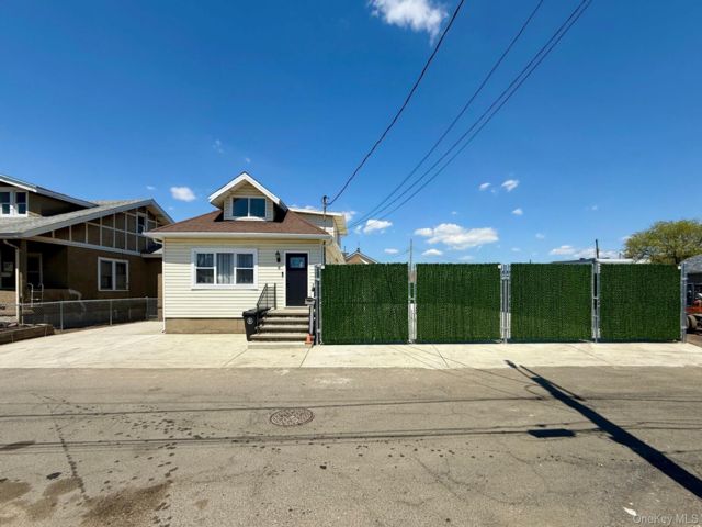 Studio,  0.00 BTH &nbsp;Commercial style home in Rosedale