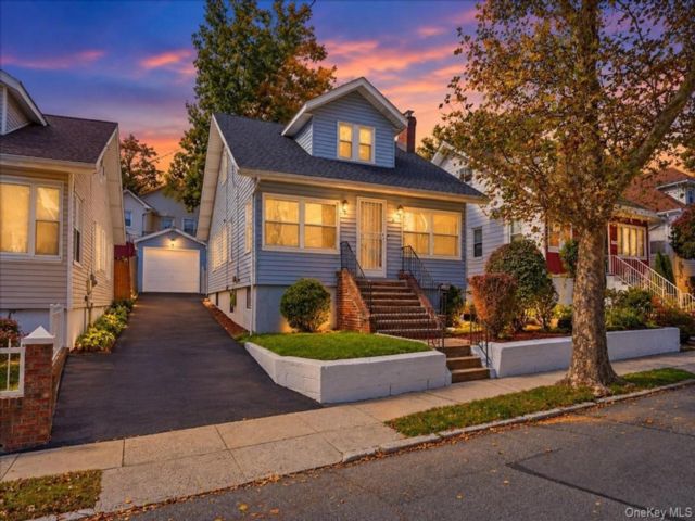  4 BR,  3.00 BTH &nbsp;Raised ranch style home in Mount Vernon