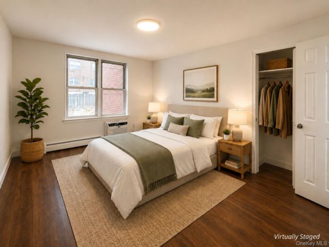  2 BR,  2.00 BTH &nbsp;Mid rise style home in Flushing