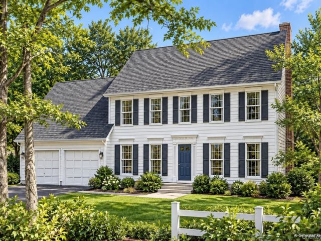  4 BR,  2.00 BTH &nbsp;Cape cod style home in Rocky Point