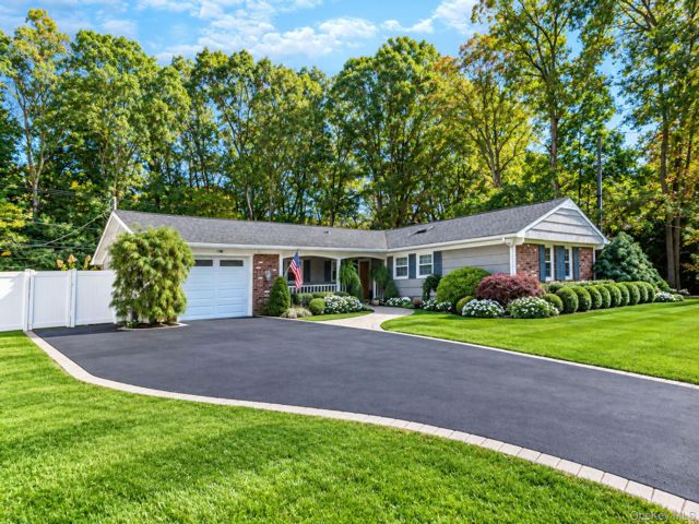  3 BR,  2.00 BTH &nbsp;Ranch style home in Stony Brook