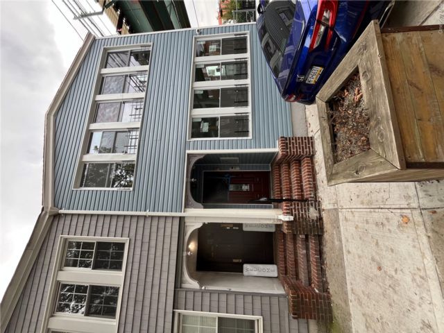  3 BR,  2.00 BTH &nbsp;Includes legal  style home in Cypress Hills