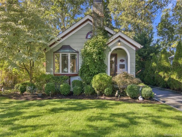  2 BR,  1.00 BTH &nbsp;Cottage style home in Northport