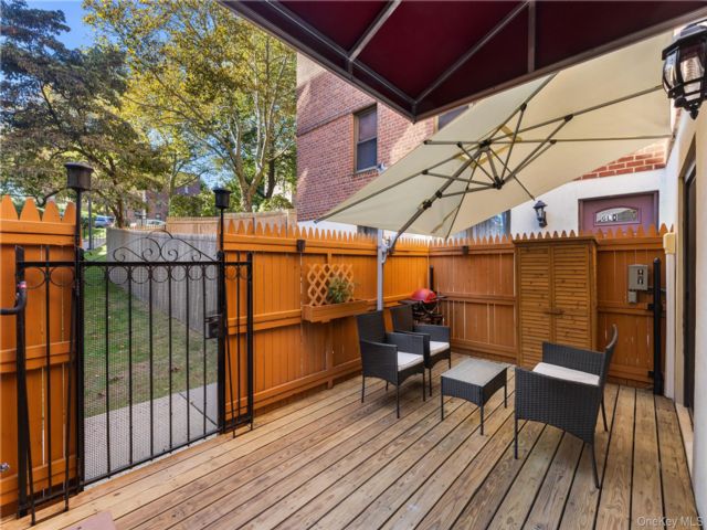  1 BR,  1.00 BTH &nbsp;Garden style home in Mount Vernon
