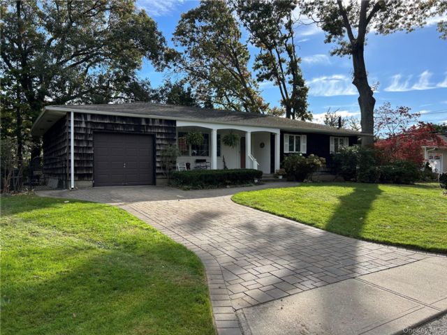  3 BR,  2.00 BTH &nbsp;Ranch style home in Port Jefferson Station