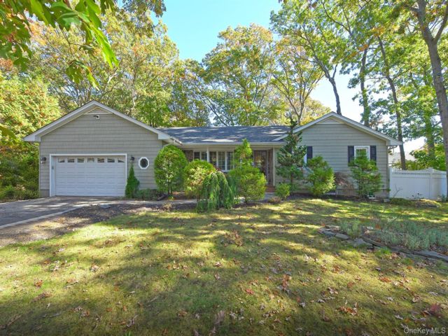  3 BR,  2.00 BTH &nbsp;Ranch style home in Medford