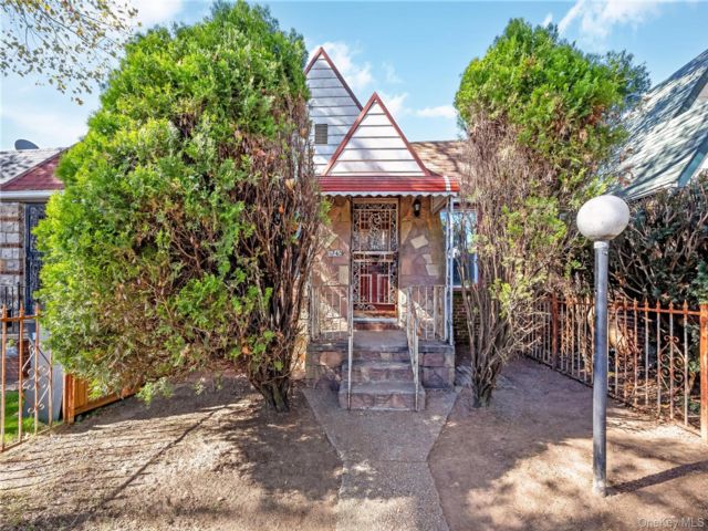  2 BR,  1.00 BTH &nbsp;Ranch style home in Cambria Heights