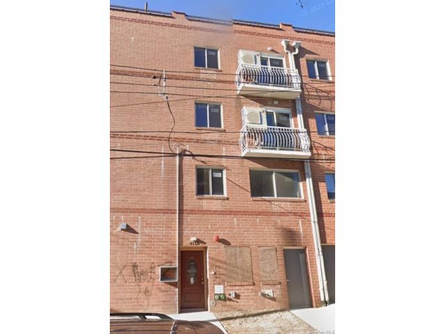  1 BR,  1.00 BTH &nbsp;House style home in Elmhurst
