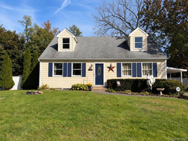  2 BR,  1.00 BTH &nbsp;Cape cod style home in Mastic Beach