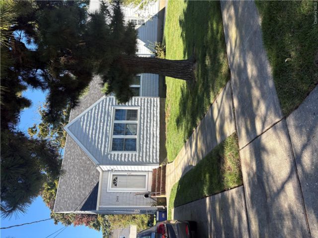 4 BR,  1.00 BTH &nbsp;Cape cod style home in Freeport
