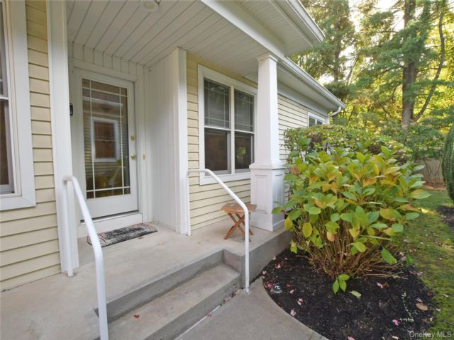 [Stony Brook Real Estate, listing number 7357039]