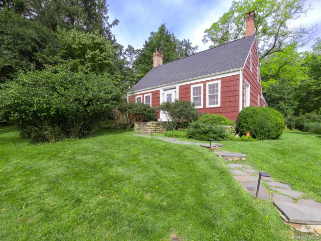  3 BR,  2.00 BTH &nbsp;Cape cod style home in East Setauket