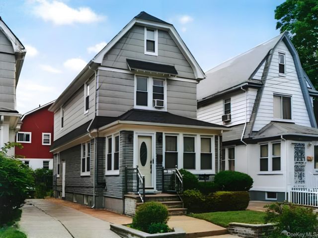  2 BR,  1.00 BTH &nbsp;Colonial style home in Hollis