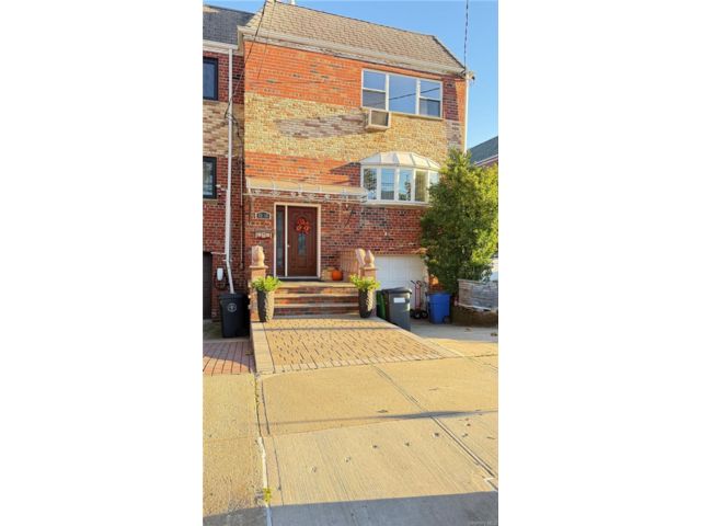  3 BR,  1.00 BTH &nbsp;Colonial style home in Middle Village