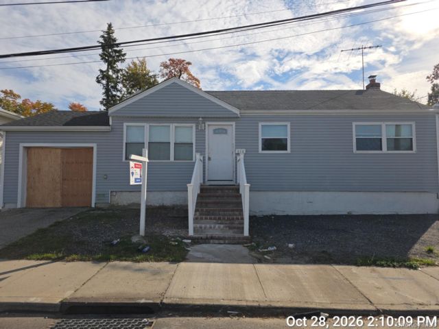  3 BR,  1.00 BTH &nbsp;Ranch style home in North Babylon